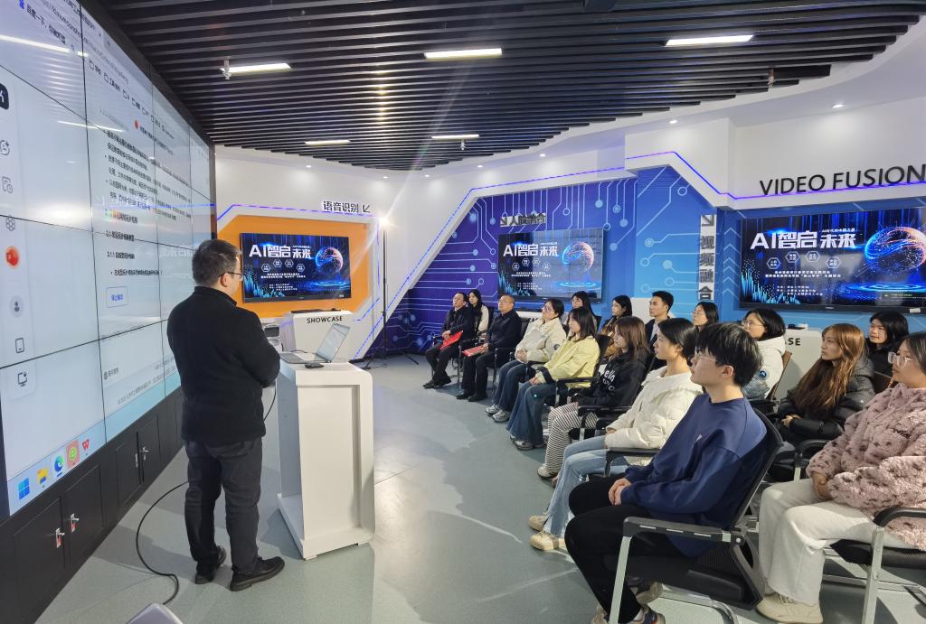 智啟未來，AI時(shí)代的中國(guó)力量——黔南民族師范學(xué)院“蓮山學(xué)子”計(jì)算機(jī)信息技術(shù)推廣主題班會(huì)